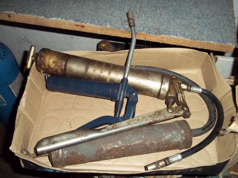 lot 101 image: Lot of 3 Grease guns