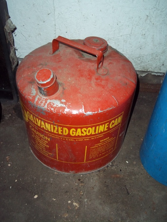 lot 106 image: 5 gal gas can