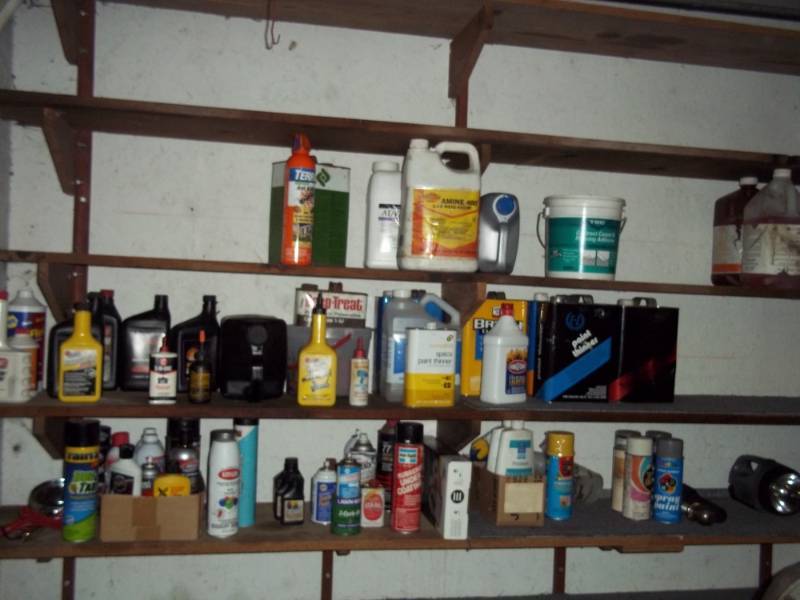 lot 112 image: Lot of oils, pesticides, cleaners, fuel additives, etc