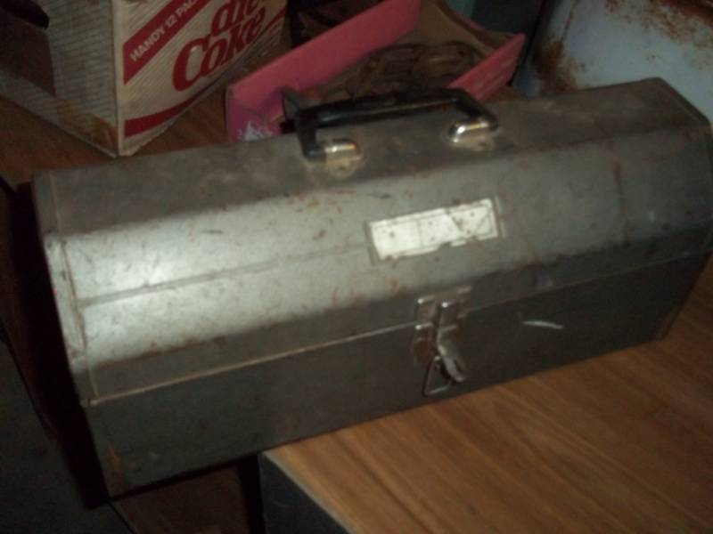 lot 118 image: Metal tool box