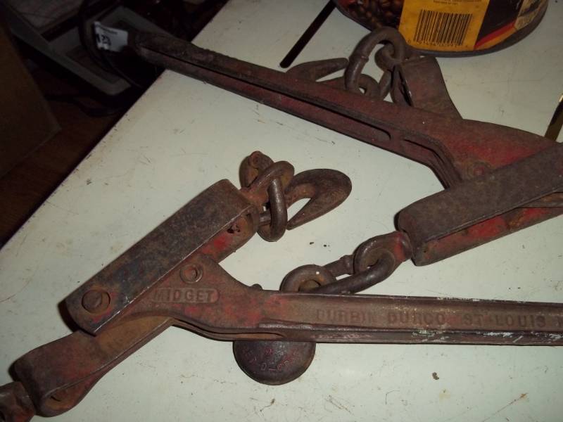 lot 126 image: Pair of Chain binders