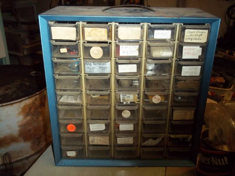 lot 125 image: Organizer with contents