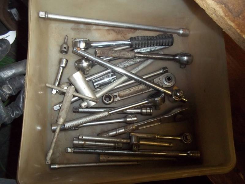 lot 133 image: Bin of ratchet and socket parts
