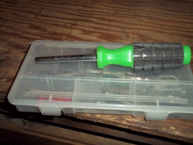 lot 135 image: Screw driver and bits
