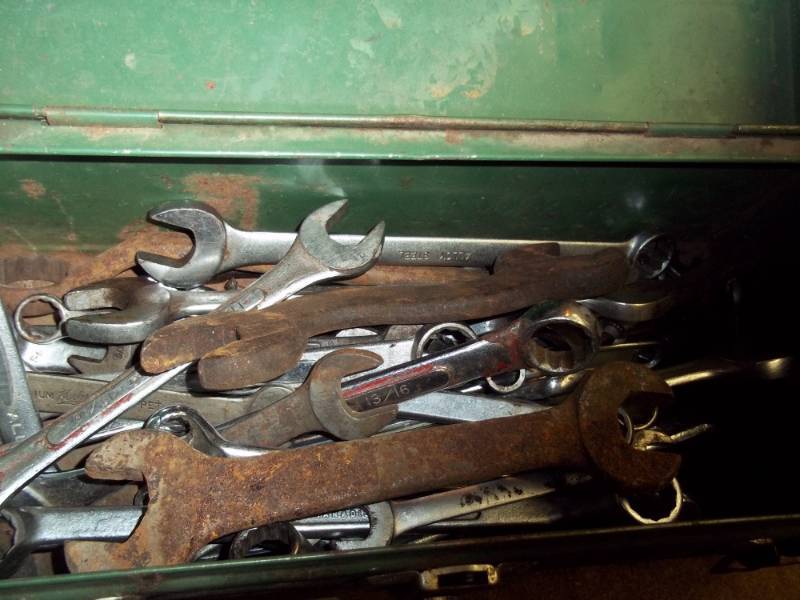 lot 137 image: Tool box with variety of wrenches