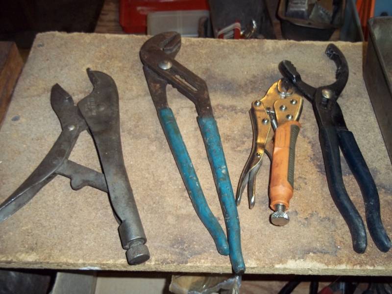 lot 139 image: Lot of pliers