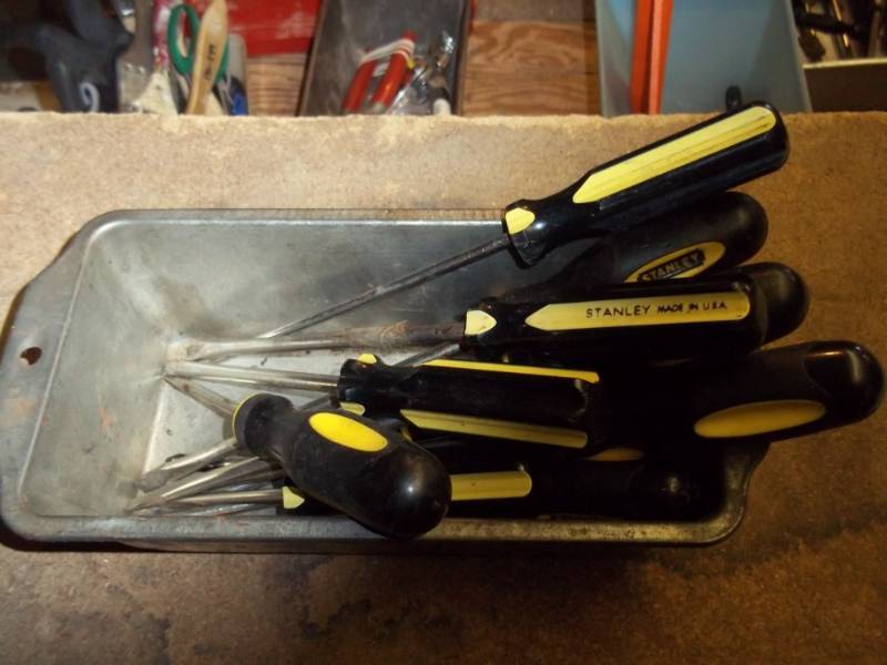 lot 142 image: Lot of Stanley Screw drivers