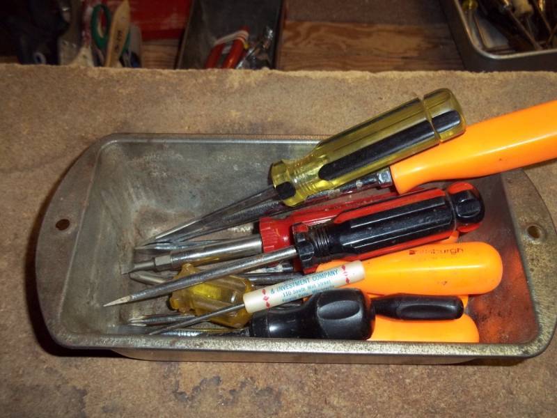 lot 144 image: Bin of screw drivers