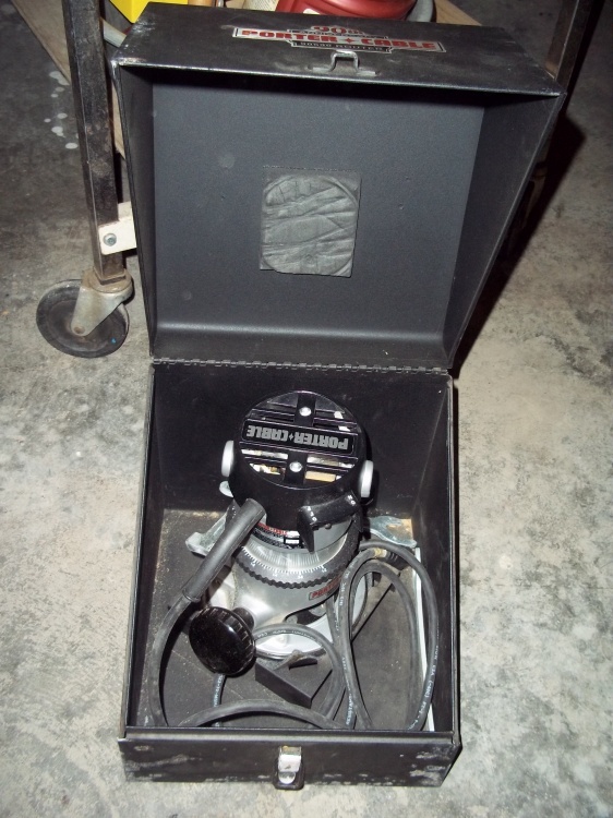lot 163 image: Porter Cable router with case
