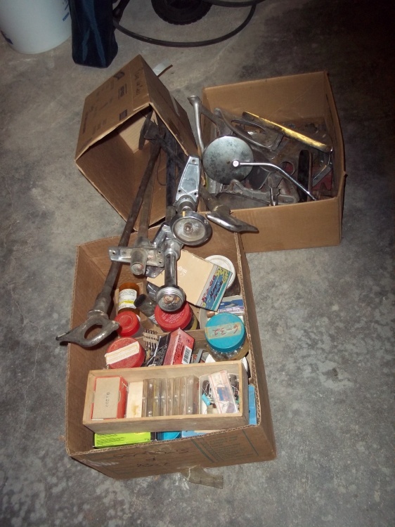 lot 170 image: Box of car parts, box of pole lights, box of misc screws