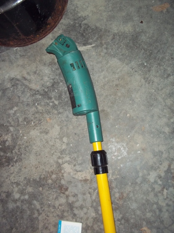 lot 173 image: Electric Pruner needs blade