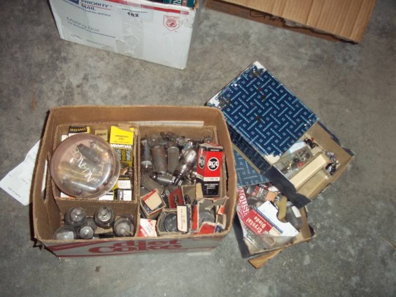 lot 184 image: Lot of Vacuum tubes and diodes