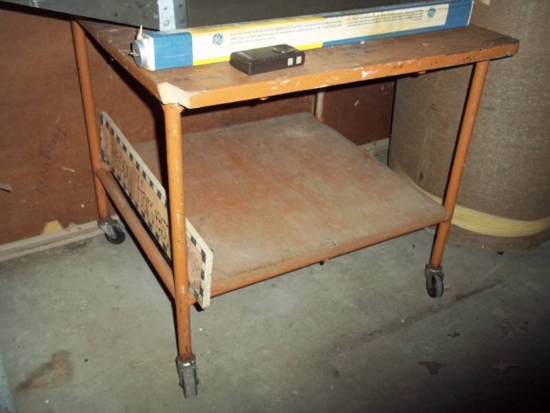 lot 207 image: Small table  does not include contents
