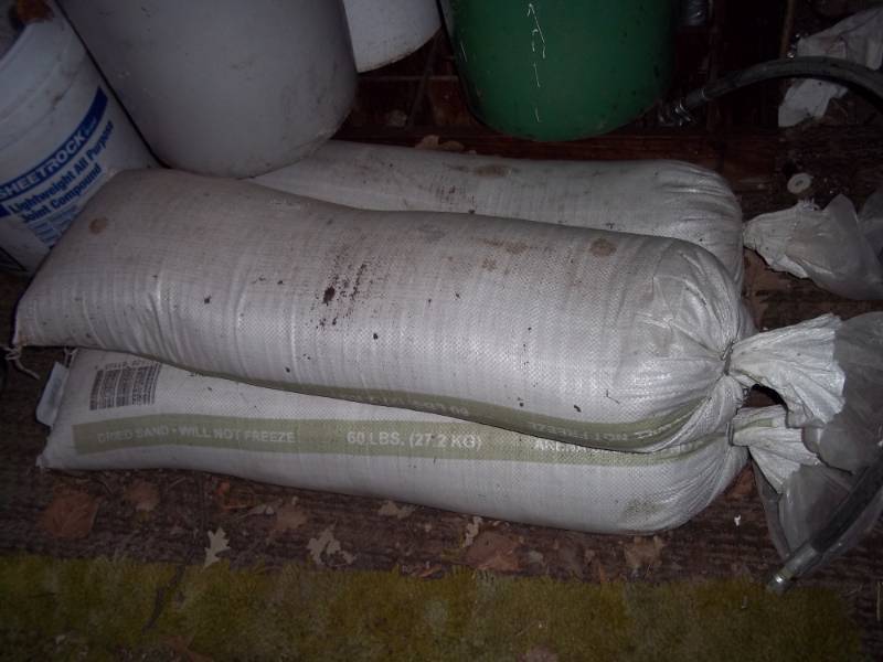 lot 211 image: 3 60 lb sand bags