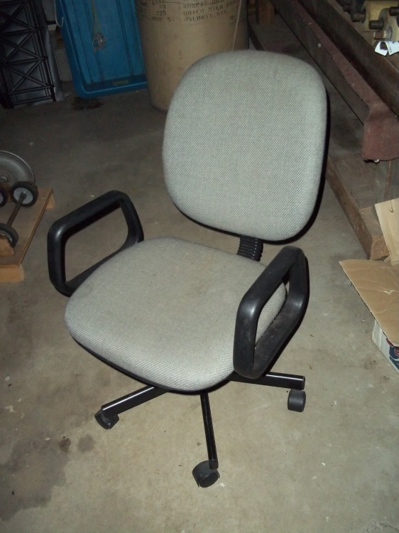 lot 212 image: office chair