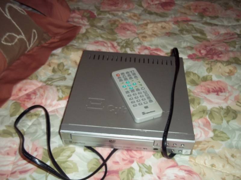 lot 219 image: DVD player with remote