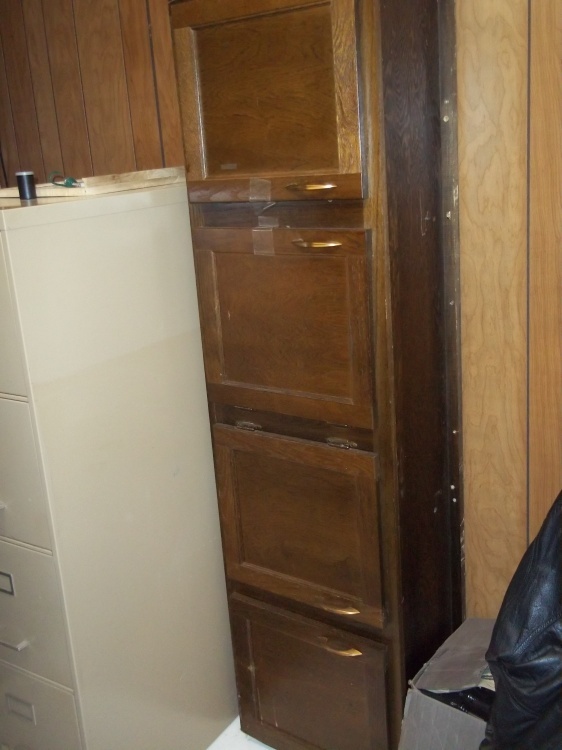 lot 239 image: LaundryOffice Cabinets  18 x 16 x 12