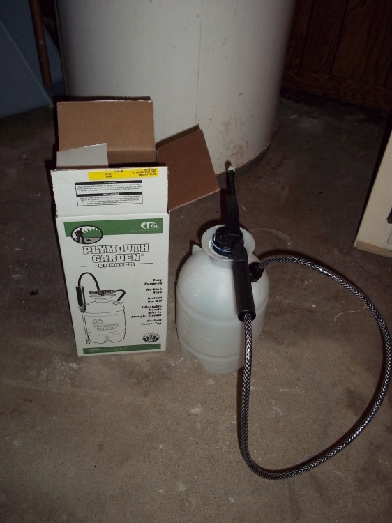 lot 258 image: Gallon garden sprayer