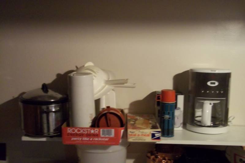 lot 263 image: Full shelf of assorted kitchen supplies includes coffee maker, crock pot, slice a meal