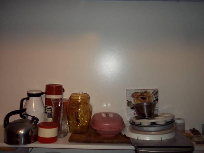 lot 264 image: Full shelf of assorted kitchen items includes cutting boards, tea kettle