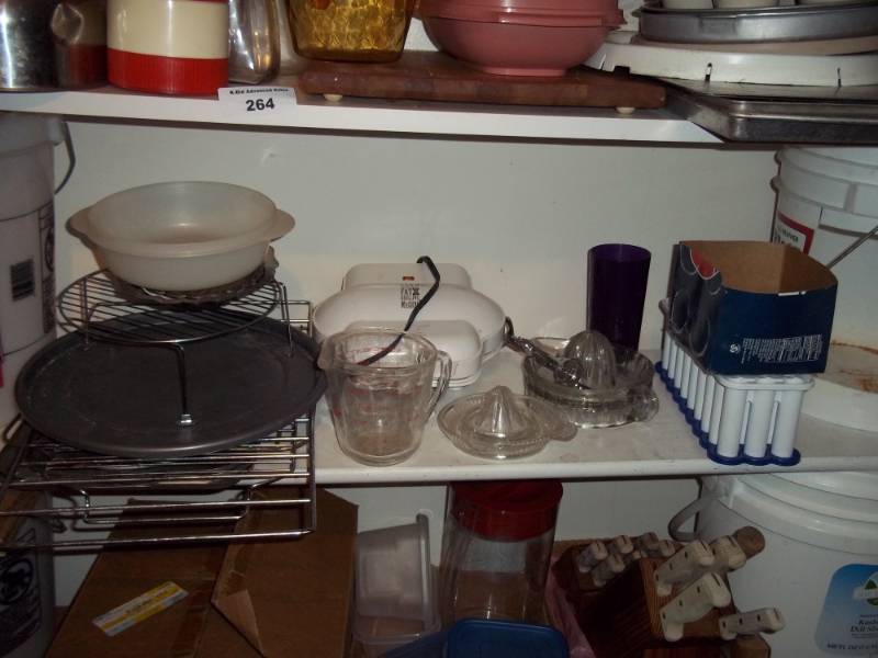 lot 266 image: Pizza pan, George Foreman, glass juicers, assorted collectible spoon bin