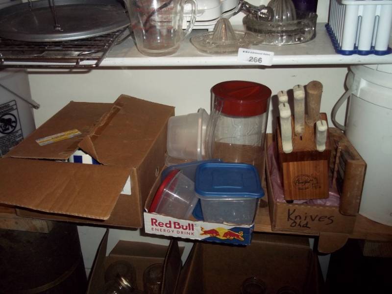 lot 268 image: Knife blocks, assorted coffee cups