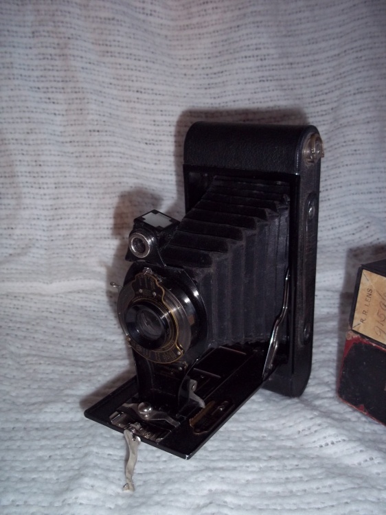 lot 272 image: Antique camera