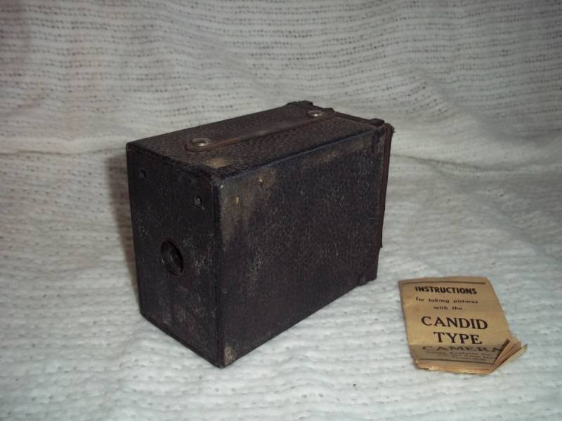 lot 273 image: Kodak Brownie Premo Camera with original manual