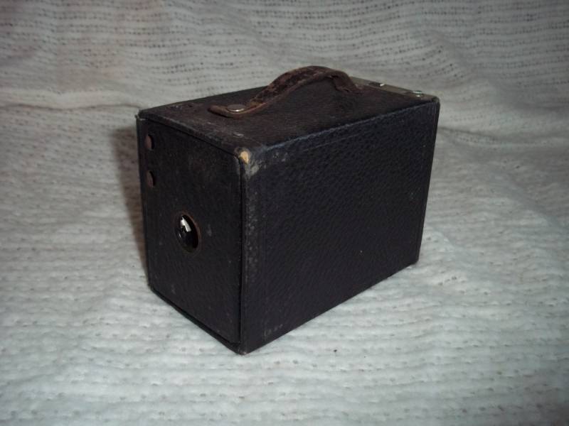 lot 276 image: Kodak No. 2 Brownie camera