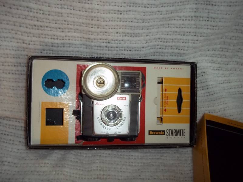 lot 281 image: Brownie Starmite camera