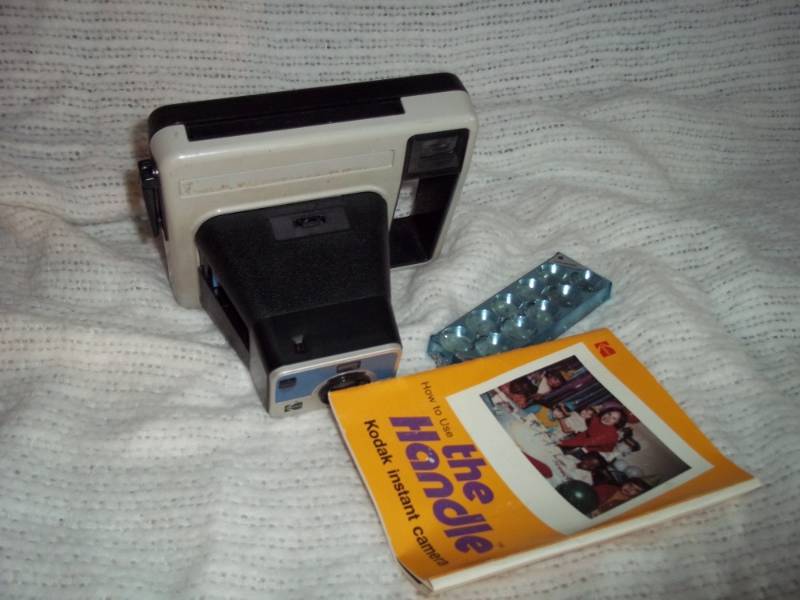 lot 284 image: Kodak The Handle camera with user manual