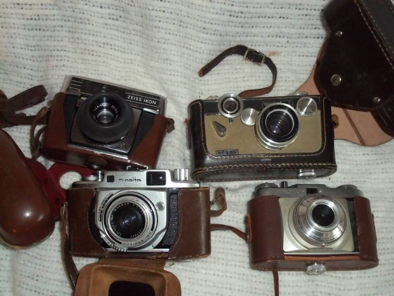 lot 301 image: Contessamat Zeis camera, Argus flash finder, Minolta A Optiper MX. SLR