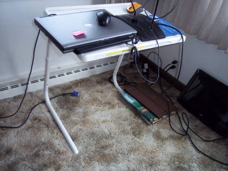 lot 314 image: TV Tray does not include contents