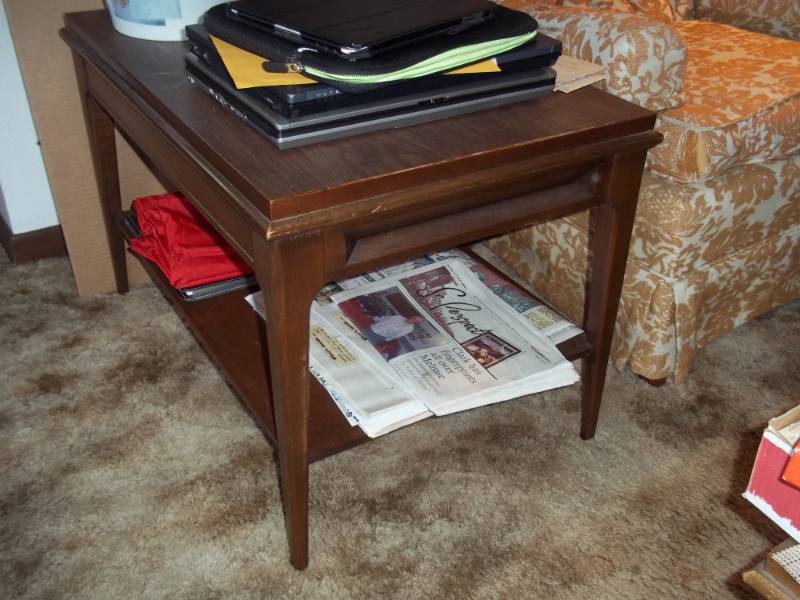 lot 317 image: End Table matches 318  does not include contents