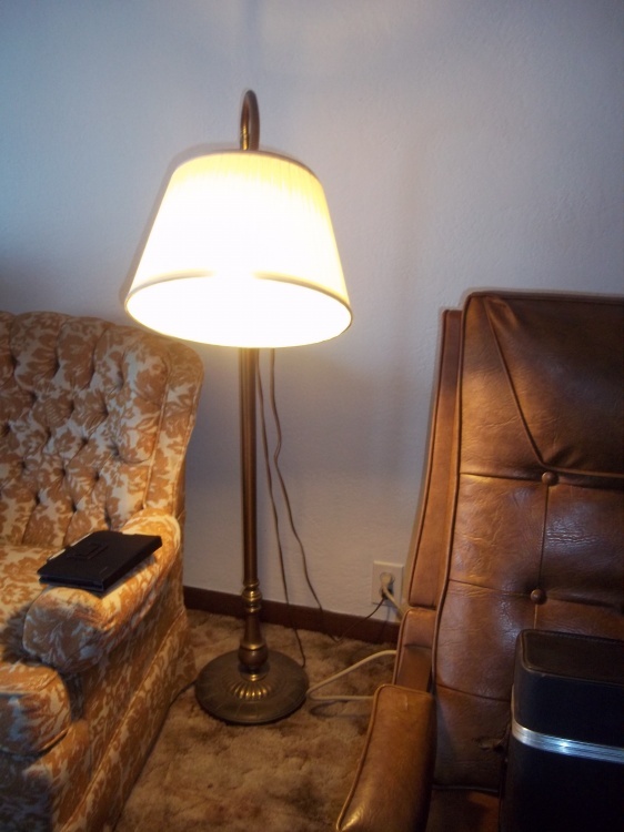 lot 322 image: Floor Lamp