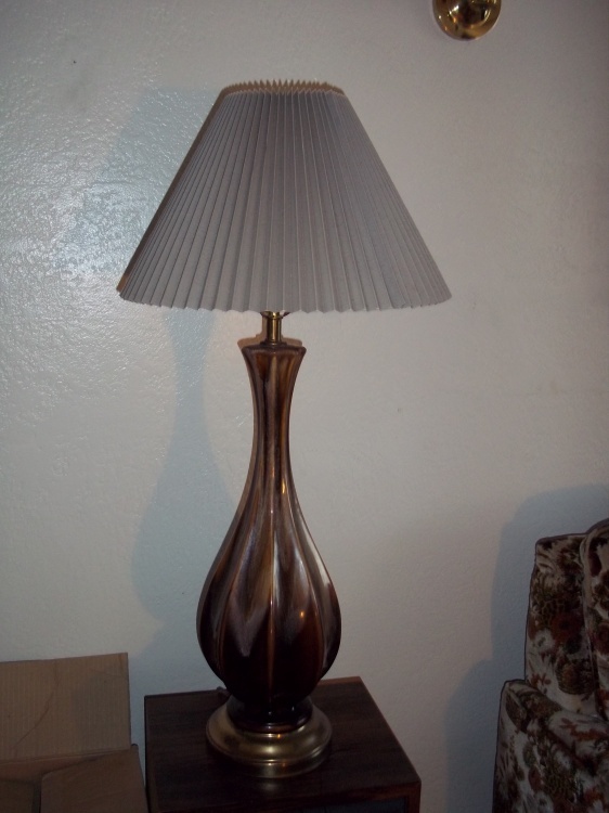 lot 324 image: Table Lamp