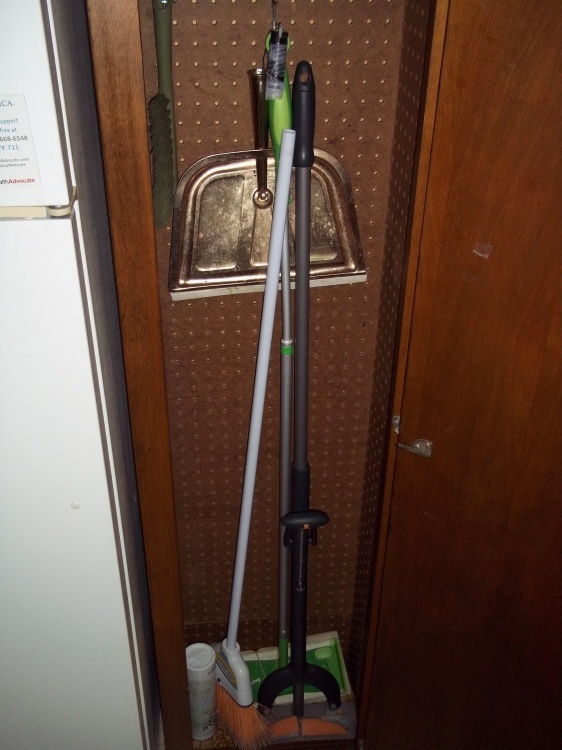 lot 339 image: Lot of cleaning supplies