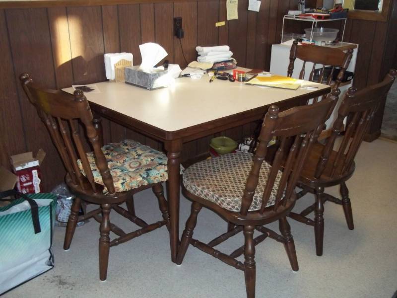 lot 350 image: Wood Kitchen table 3 x 4 and 4 chairs