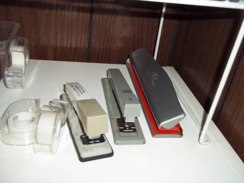 lot 354 image: Office supplies, organizer, includes stand