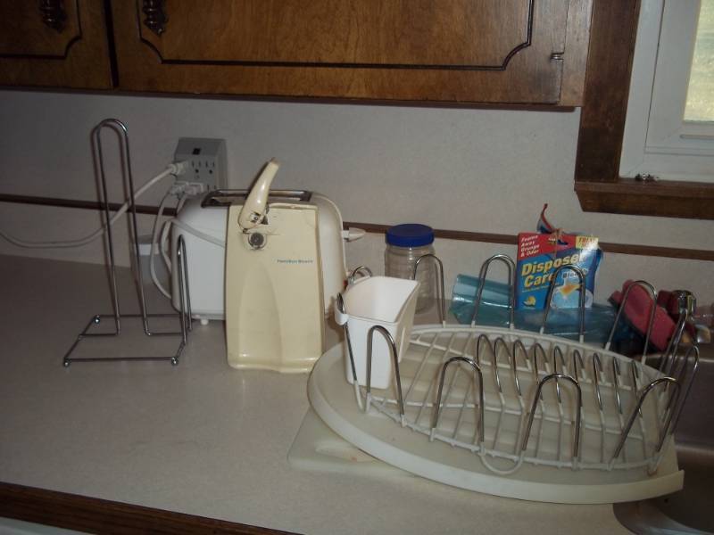 lot 357 image: Dish Drainer, Can Opener, Toaster, Paper towel holder