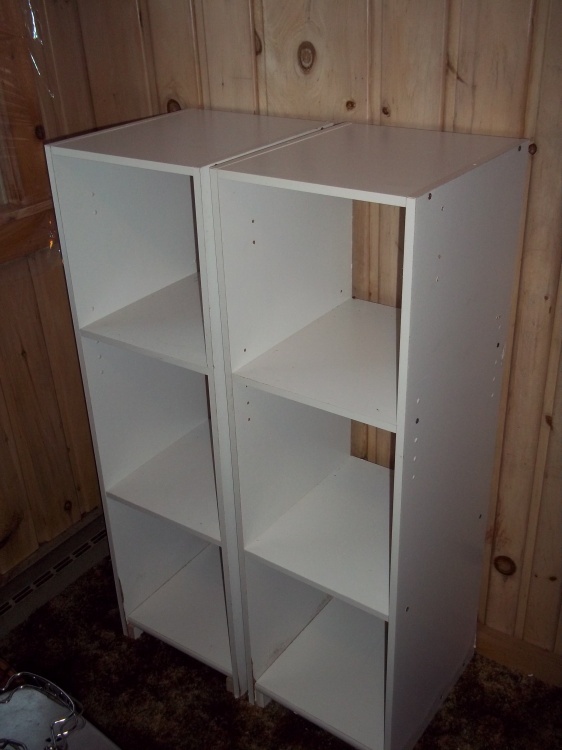 lot 358 image: Pair of White Shelf units  4 x 1 each