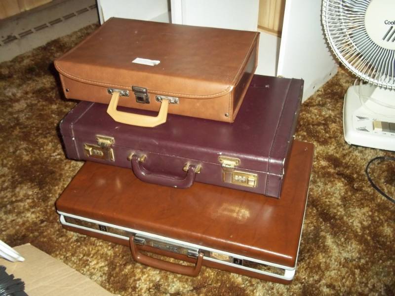 lot 365 image: Lot of 3 Brief Cases