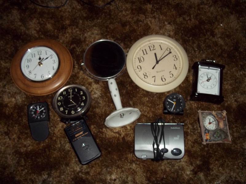 lot 366 image: Collection of clocks and weather radio