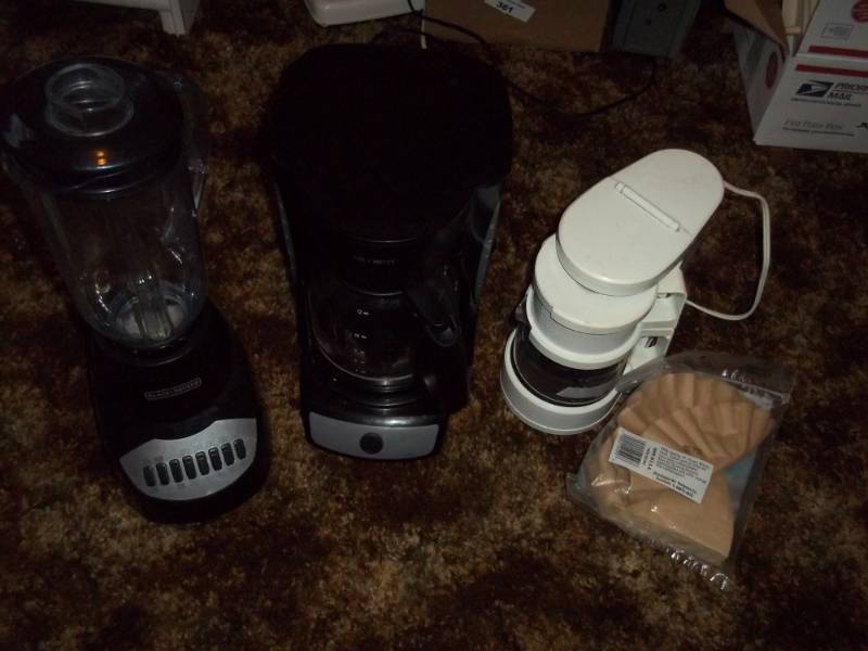 lot 368 image: Pair of coffee makers and blender