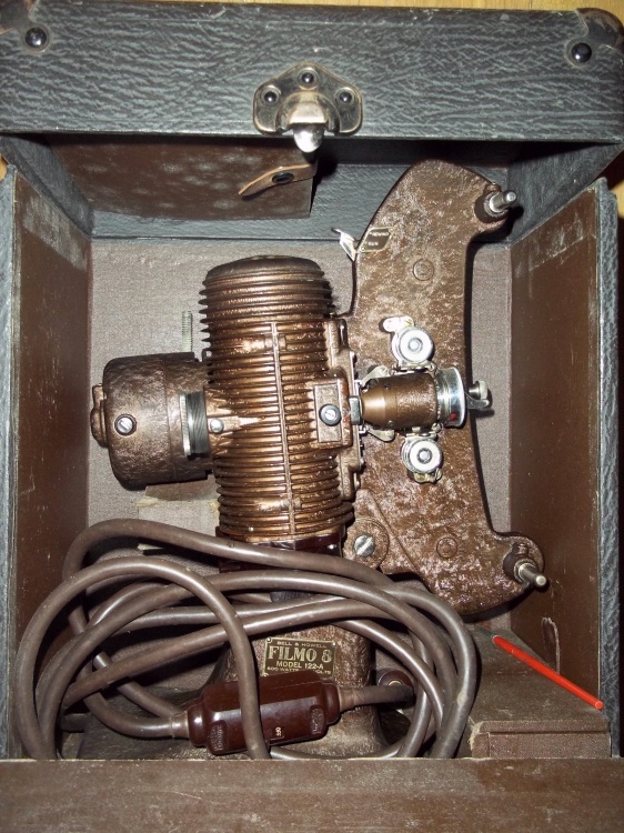 lot 382 image: Antique Bell & Howell movie projector  model 122-A Filmo 8