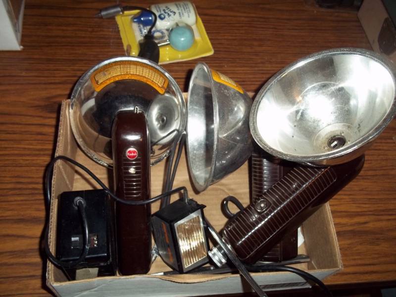 lot 386 image: Lot of vintage camera flashes