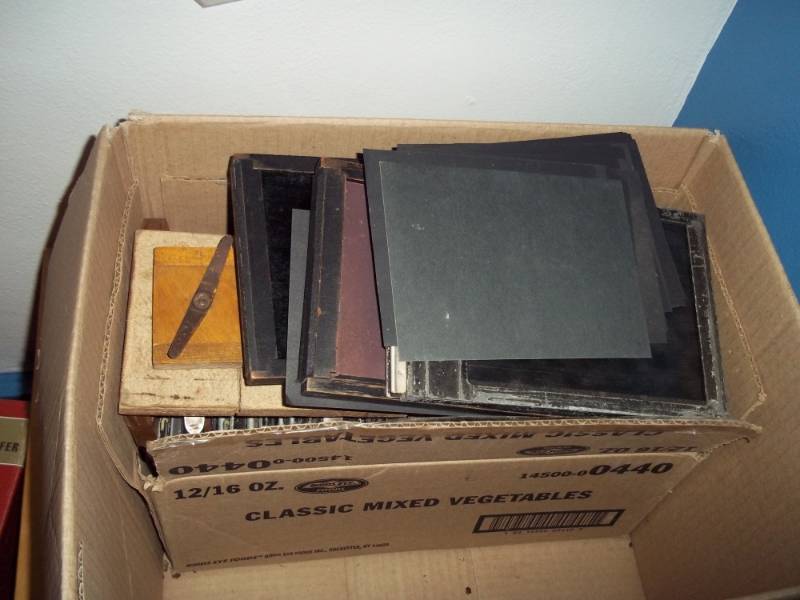 lot 402 image: Box of sheet film holders