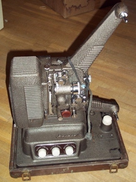 lot 409 image: Revere 16mm Film Projector with case