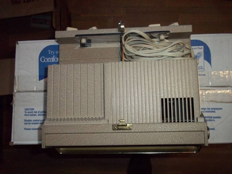 lot 420 image: 500R Sawyer Slide projector with slide trays