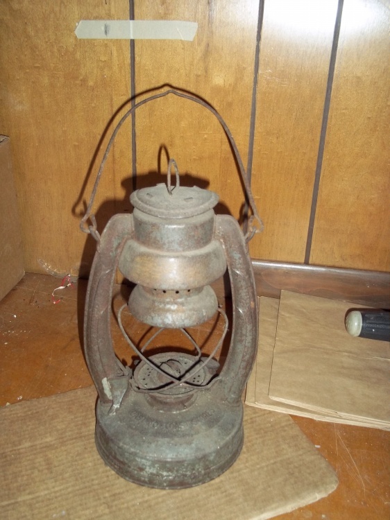 lot 428 image: Vintage kerosene lantern